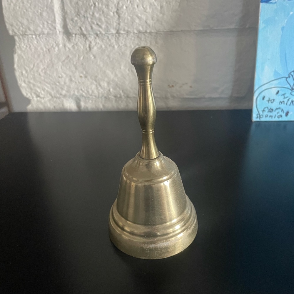 Ringing bell dinner bell brass color